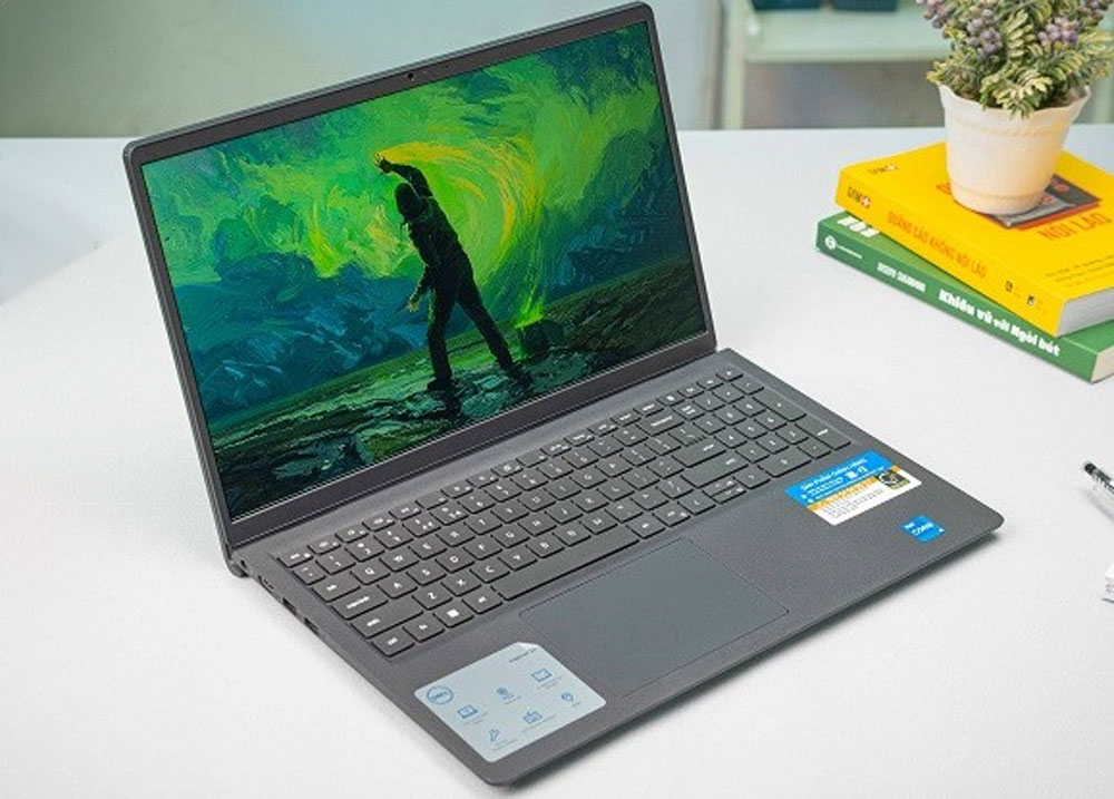 Dell Inspiron 3520 có thời lượng pin đáp ứng tốt nhu cầu học tập, làm việc của người dùng trong một buổi