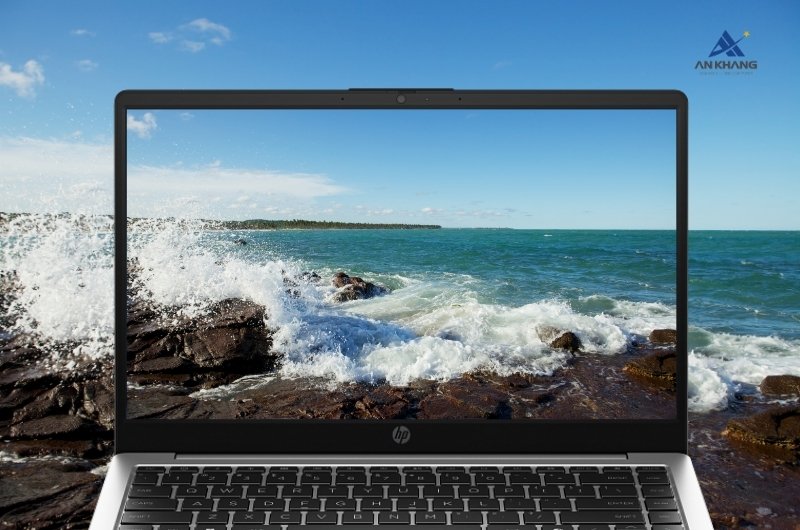 Laptop HP 240R G10 CC9B9PT hiển thị rõ nét, màu sắc tự nhiên, góc nhìn rộng lên đến 178 độ