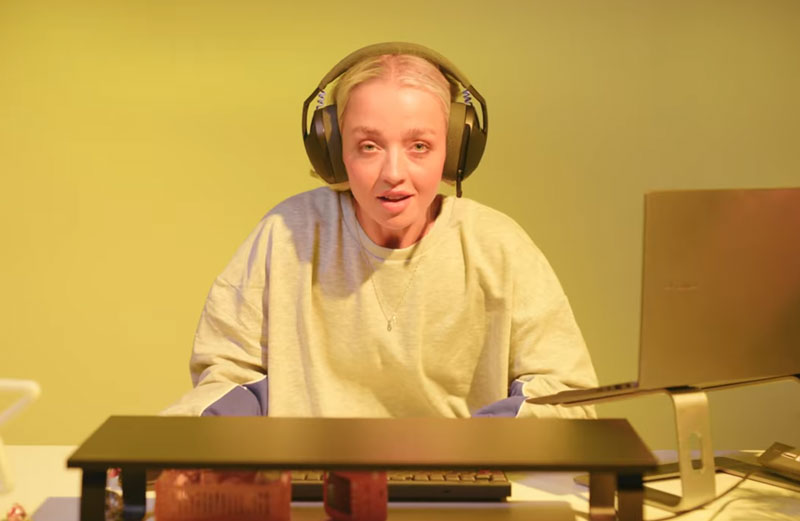 Tai nghe Logitech G321 LIGHTSPEED giúp bạn dùng tai nghe trên điện thoại, laptop, máy tính bảng, hoặc trò chuyện qua Discord một cách tiện lợi