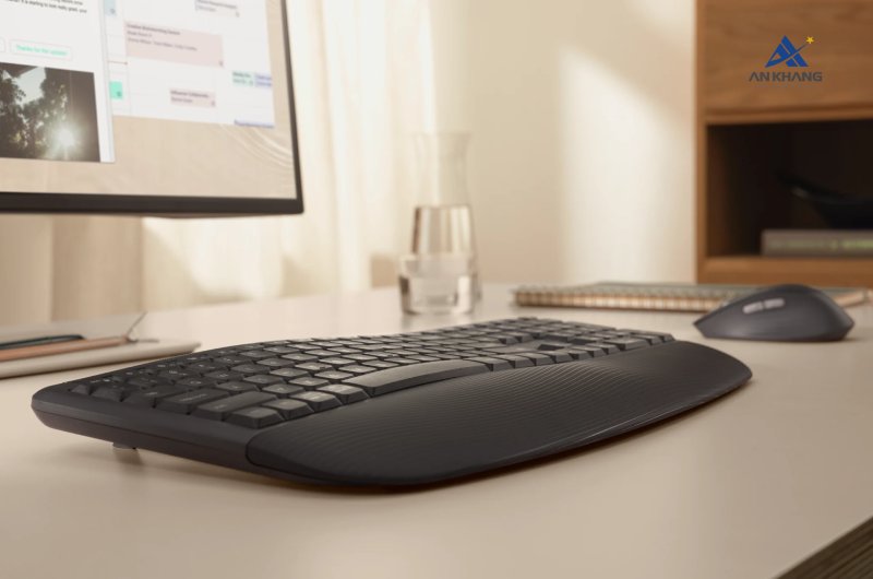 Bàn phím trong Logitech MK880 combo điều chỉnh góc gõ linh hoạt