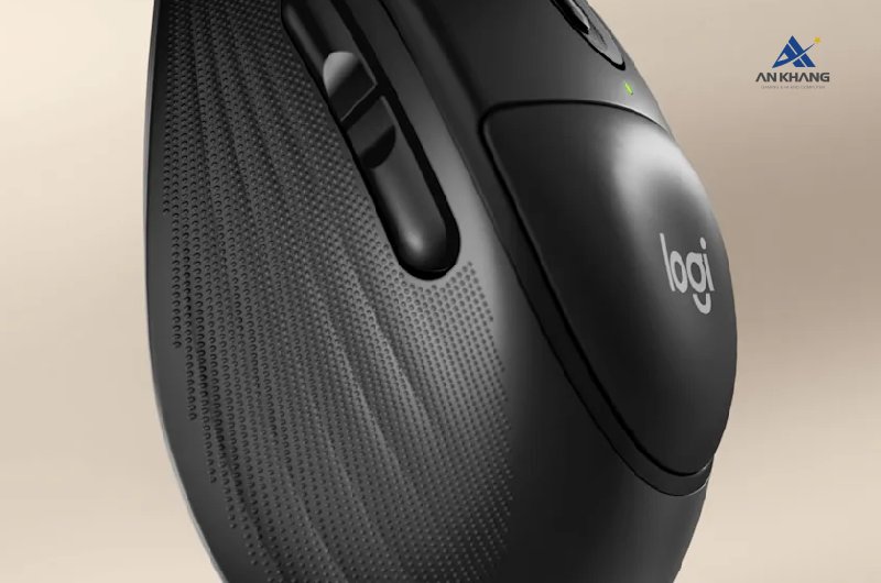 Chuột trong Logitech MK880 combo trang bị đệm lòng bàn tay