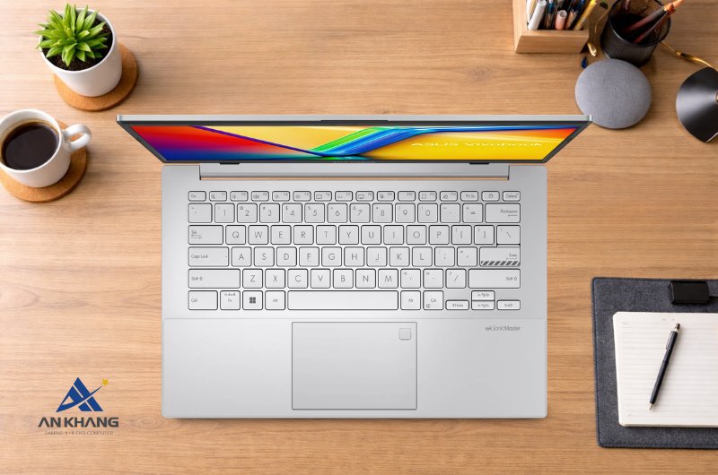 Laptop ASUS Vivobook Go 14 E1404FA-EB935W sở hữu thiết kế mỏng nhẹ chỉ 1.38 kg