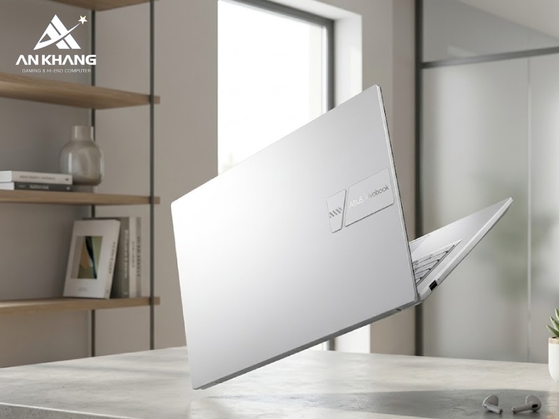 Laptop ASUS Vivobook 14 X1404MA-EB219W sở hữu thiết kế gọn nhẹ, bền bỉ và linh hoạt