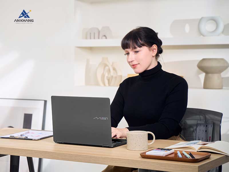 MSI Prestige 14 Flip AI+ D3MTG-021VN cho thời lượng pin ấn tượng lên đến 30 giờ