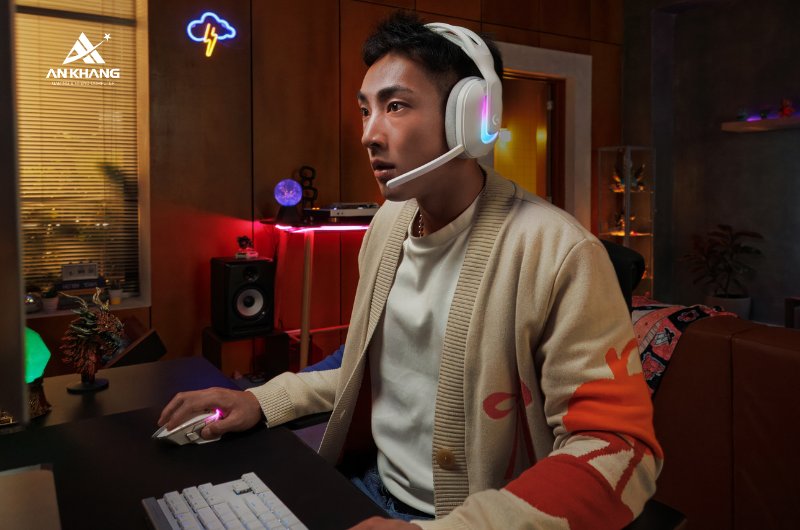 Tai nghe gaming không dây Logitech G522 Lightspeed màu trắng (981-001551) trang bị màng loa 40mm với kiến trúc mô đun âm thanh độc lập