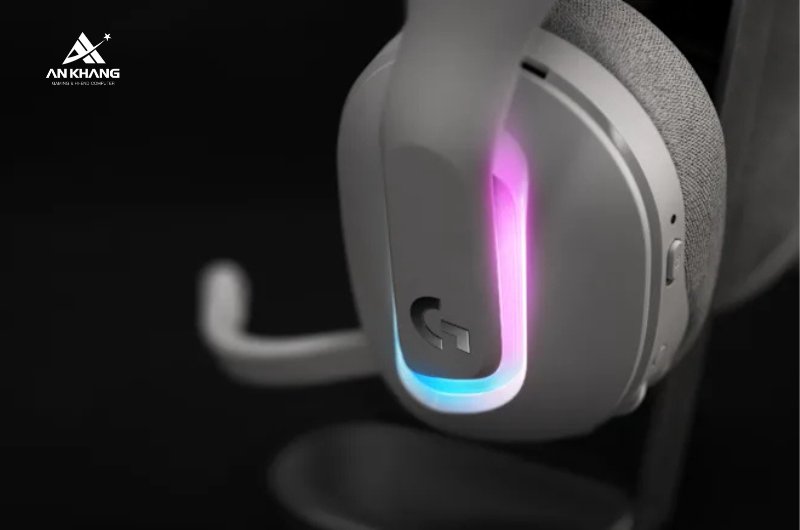 Tai nghe gaming không dây Logitech G522 Lightspeed màu trắng (981-001551) với thiết kế gọn nhẹ cùng đèn RGB 8 vùng ấn tượng