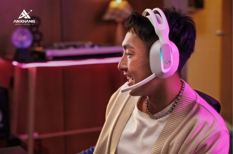 Tai nghe gaming không dây Logitech G522 Lightspeed màu trắng (981-001551) cho thời lượng pin bền bỉ lên đến 90 giờ