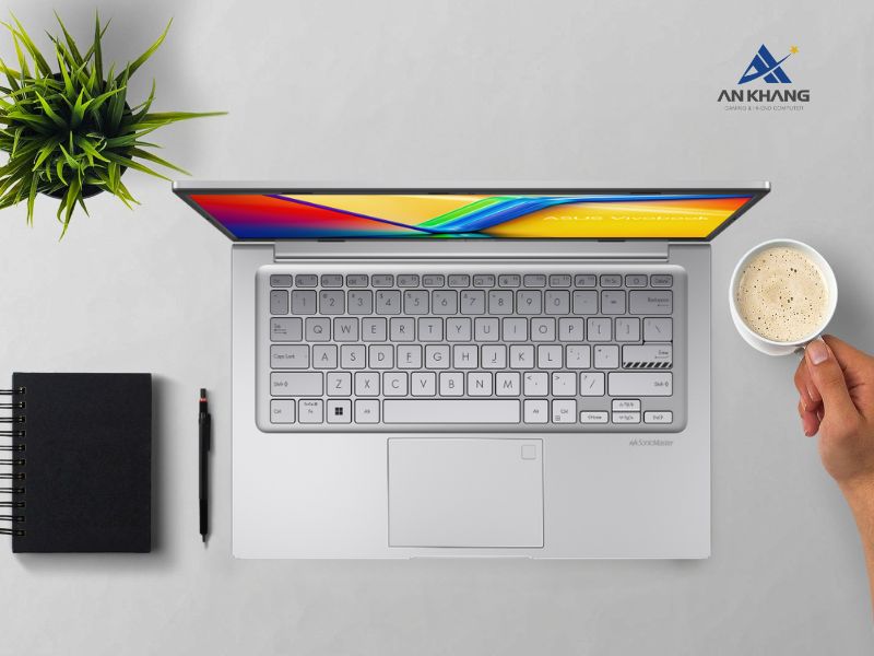 Laptop ASUS Vivobook 14 X1404VA-EB509W sở hữu bàn phím gõ êm ái