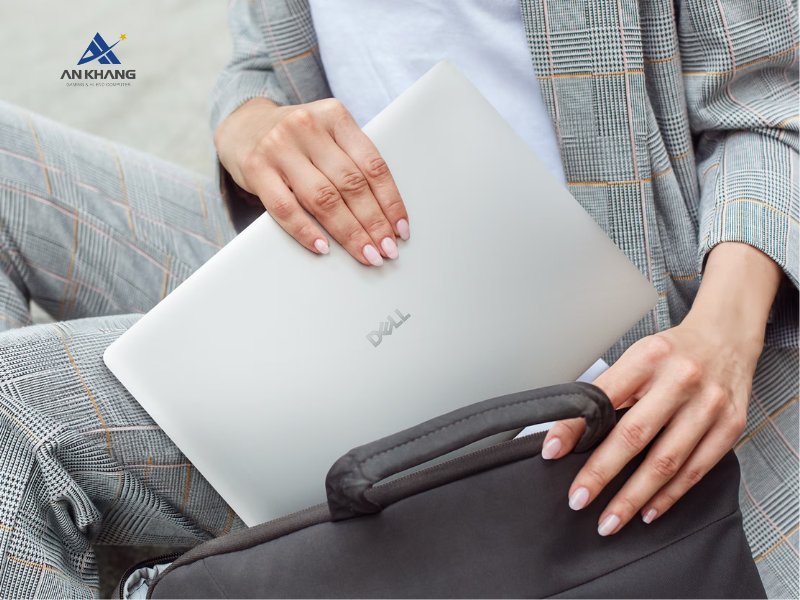Laptop Dell Pro 14 PC14250 sở hữu thiết kế mỏng nhẹ chỉ 1.35 kg cùng độ bền đạt chuẩn quân đội