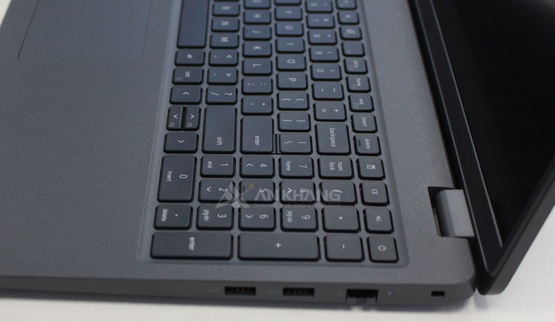 Dell Latitude 3540 có viên pin 3Cell 42WHrs với thời lượng pin đáp ứng tốt một buổi làm việc, học tập liên tục. Máy cũng được trang bị công nghệ ExpressCharge, Advanced Charge giúp sạc nhanh và kiểm soát pin