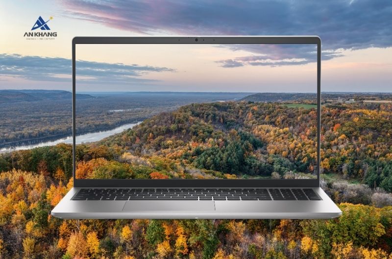 Laptop Dell 15 DC15250 71100514 trang bị màn hình 15.6 inch FHD 120Hz hiển thị rõ nét, mượt mà