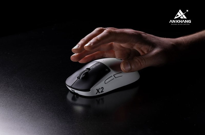 Chuột gaming không dây Logitech Pro X2 Superstrike (910-007778) với thiết kế đối xứng, ôm sát lòng bàn tay
