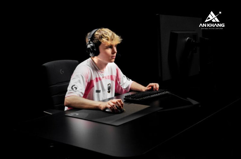 Chuột gaming không dây Logitech Pro X2 Superstrike (910-007778) sở hữu thời lượng pin ấn tượng lên đến 90 giờ