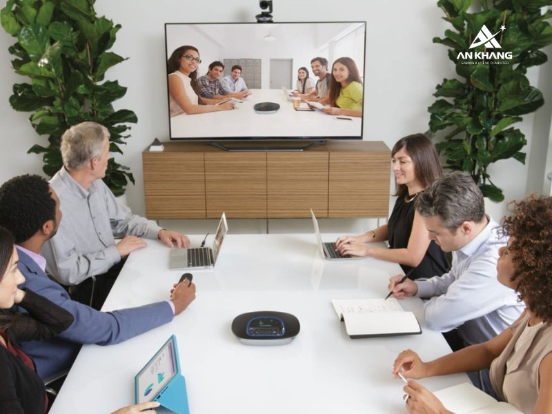 Logitech Group ConferenceCam Live (960-001054) có thể thu âm lên tới 6m