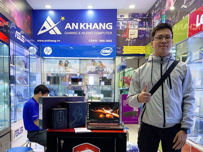 Khách hàng mua laptop gaming Acer tại An Khang Computer