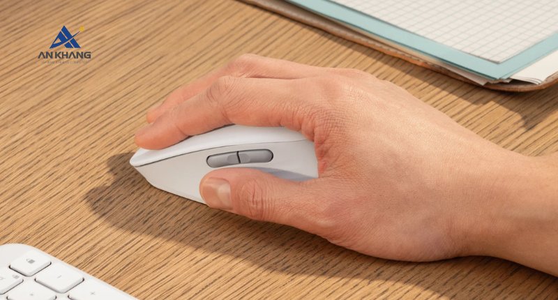 Chuột không dây Logitech Signature Comfort M840L White 4000DPI với bánh xe cuộn thông minh cho thao tác nhanh chóng