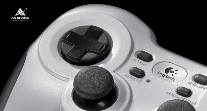 Tay cầm chơi game Logitech F710 trang bị cụm D-pad 4 phím cho khả năng điều hướng dễ dàng