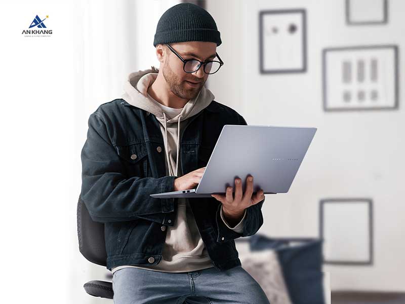 Laptop ASUS Vivobook S16 S5606CA-RI171WS mỏng nhẹ, thiết kế mở 180 độ linh hoạt