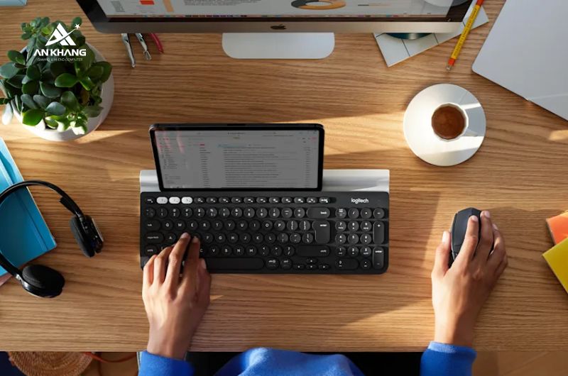 Chuột không dây Logitech M720 Triathlon màu đen (910-004792) với thời lượng pin lên tới 24 tháng