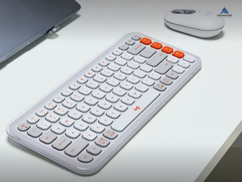 Bàn phím không dây Logitech POP ICON màu trắng (OFF-WHITE)- Bàn phím văn phòng đáng sở hữu trong tầm giá