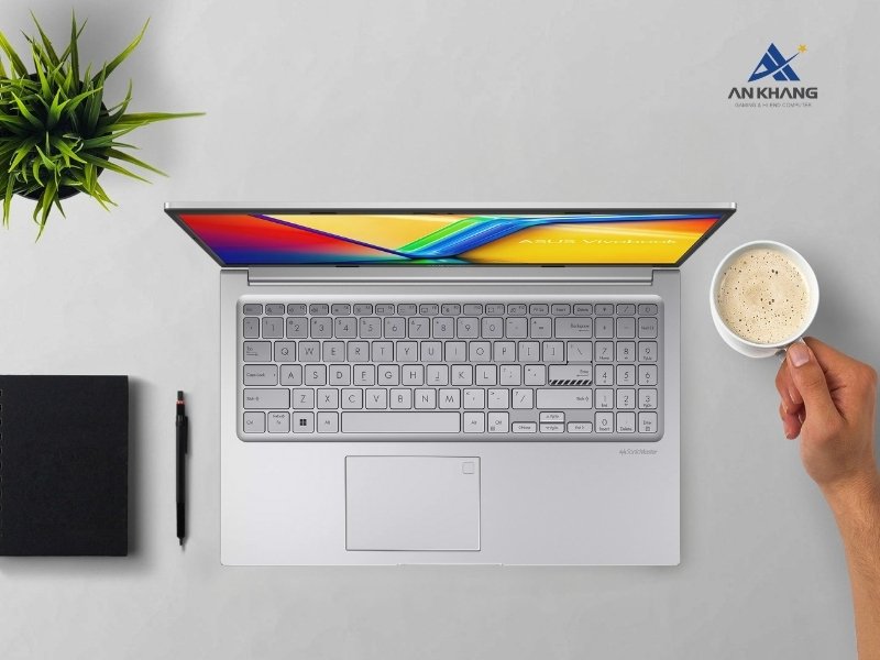 Laptop ASUS Vivobook 15 X1504ZA-NJ1608W sở hữu thiết kế gọn gàng, thân thiện