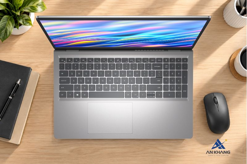 Laptop Dell 15 DC15250 DC15250-C3U085W11SLU-2Y trang bị bàn phím số riêng, thuận tiện cho nhập liệu