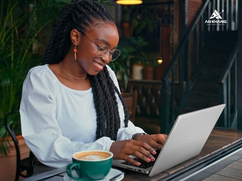 Laptop Dell Pro 14 Essential PV14250 PV14250-120U-16512W với thời lượng pin bền bỉ