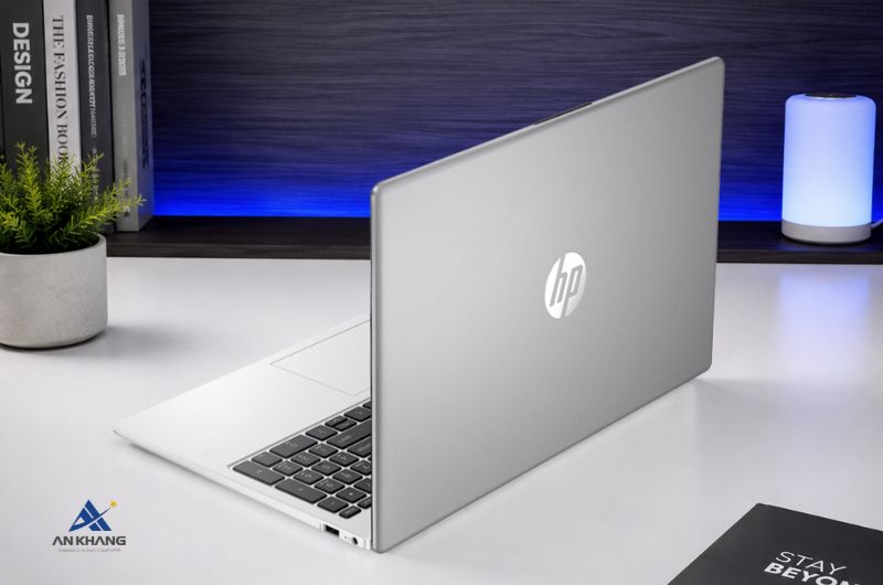 Laptop HP 250 G10 B1RY5PT nổi bật với thiết kế gọn nhẹ chỉ 1.52 kg