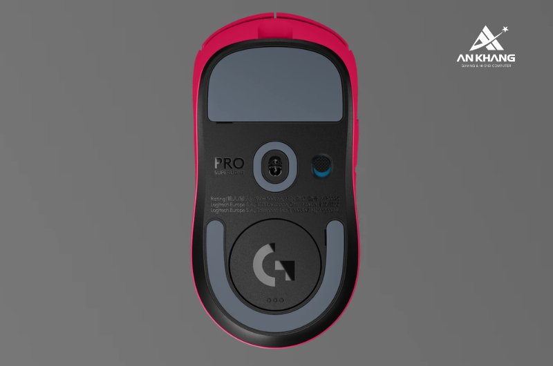 Chuột gaming không dây Logitech PRO X Superlight 2 Lightspeed Wireless Hồng (910-006799) sở hữu thiết kế siêu nhẹ cùng tone màu hồng thời thượng