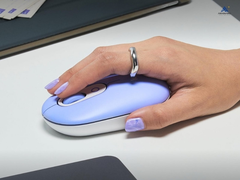 Chuột không dây Emoji Logitech POP Mouse Bluetooth màu tím (LILAC) với thiết kế gọn nhẹ, thời thượng