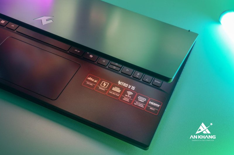 Laptop cho 4 năm đại học nên chọn Nitro ProPanel hay Predator?