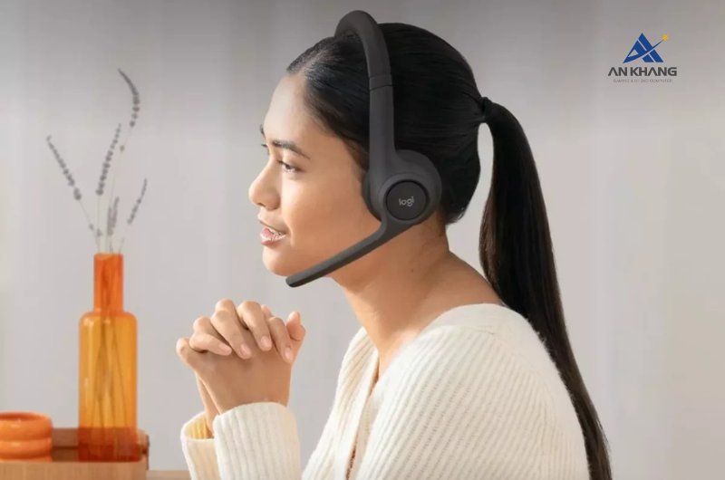 Tai nghe không dây Logitech Zone 300 Bluetooth màu đen (Graphite) sở hữu màng loa 30mm cùng 2 tần số phản hồi linh hoạt