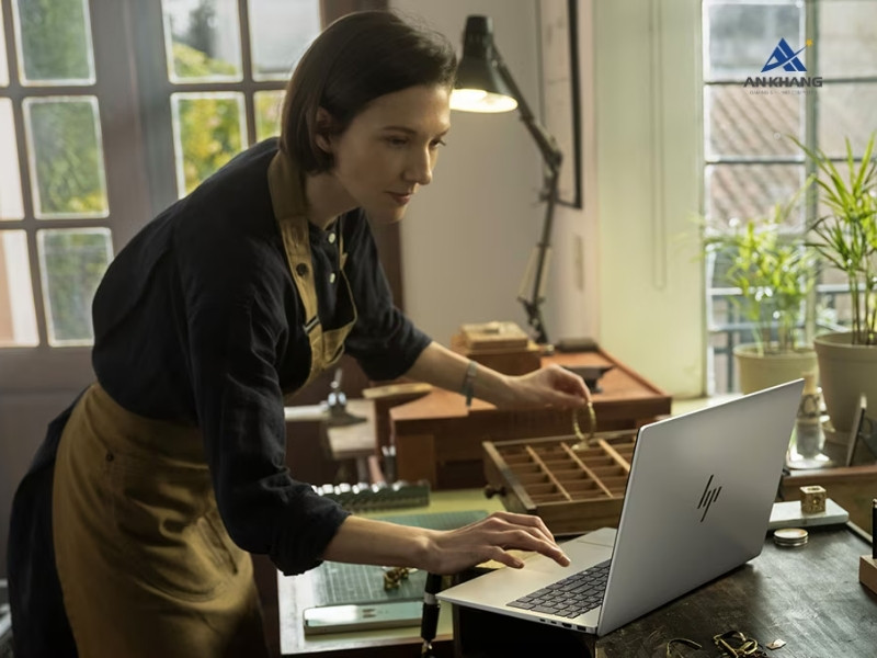 HP OmniBook 7 16-az0038TU C2CX1PA thiết kế kim loại bền bỉ