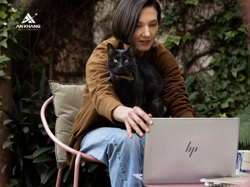 Laptop HP OmniBook 7 16-az0038TU C2CX1PA với hệ thống đa phương tiện chất lượng cao