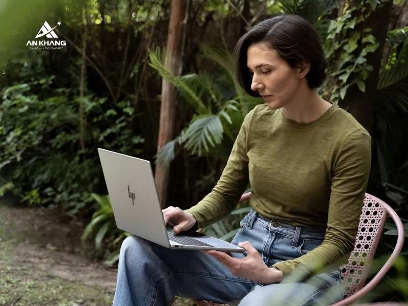 Laptop HP OmniBook 7 16-az0038TU C2CX1PA sạc nhanh tiện dụng