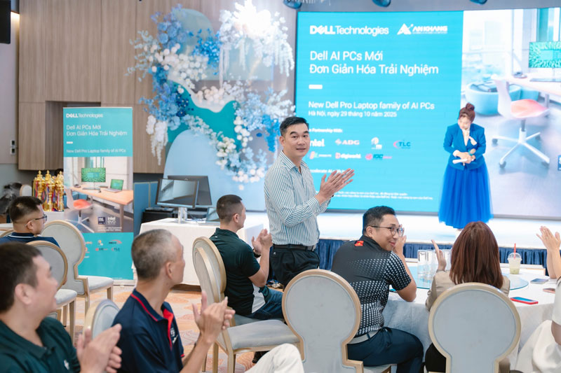 Không khí sôi động và sự tương tác nhiệt tình của khách mời trong phần Q&A/thảo luận.