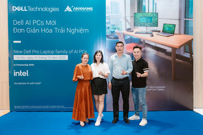 Đại diện An Khang cùng đối tác Intel/Dell Technologies chụp ảnh lưu niệm tại khu vực check-in.