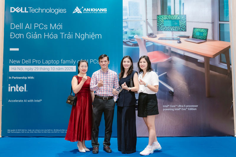 Quý khách mời chụp ảnh lưu niệm, ghi lại khoảnh khắc tham dự sự kiện quan trọng.