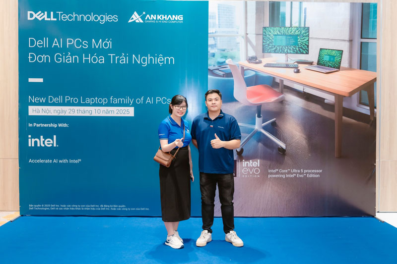 Hình ảnh nhân viên An Khang chụp ảnh, cam kết mang đến dịch vụ tốt nhất cho khách hàng.