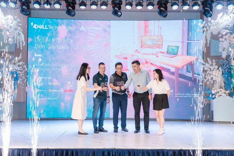 Lễ Khai mạc trang trọng, mở đầu cho sự kiện giới thiệu dòng sản phẩm Dell AI PCs mới.