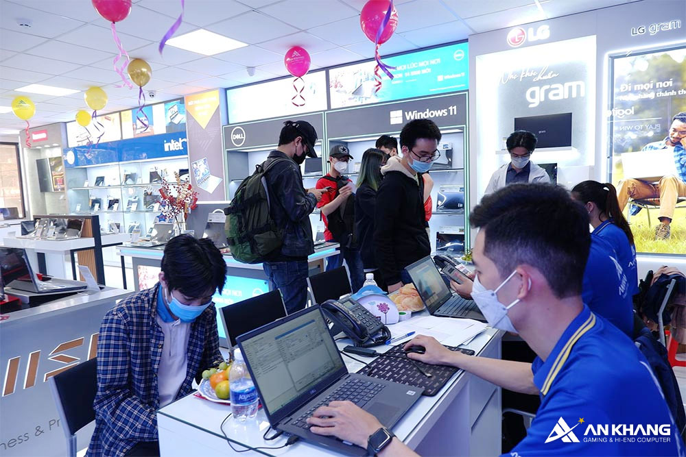 Bộ phận kinh doanh sẽ phản hồi với bảng báo giá chi tiết, bao gồm thông tin hàng tồn và chính sách chiết khấu ưu đãi theo từng thời điểm.