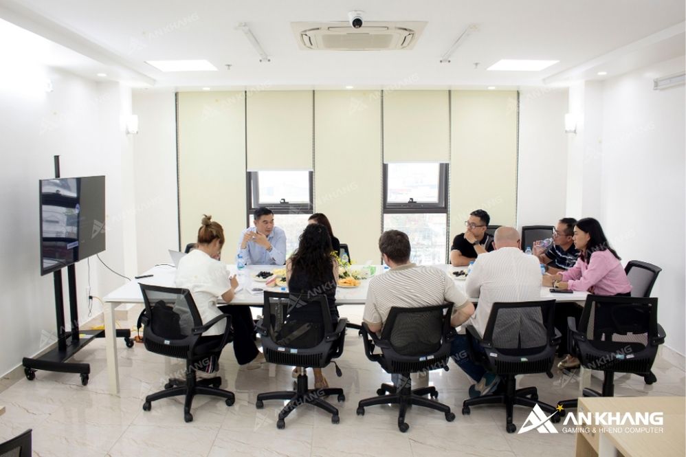 CEO Phạm Anh Dậu cùng đội ngũ quản lý An Khang đã có buổi làm việc riêng với đoàn lãnh đạo Logitech