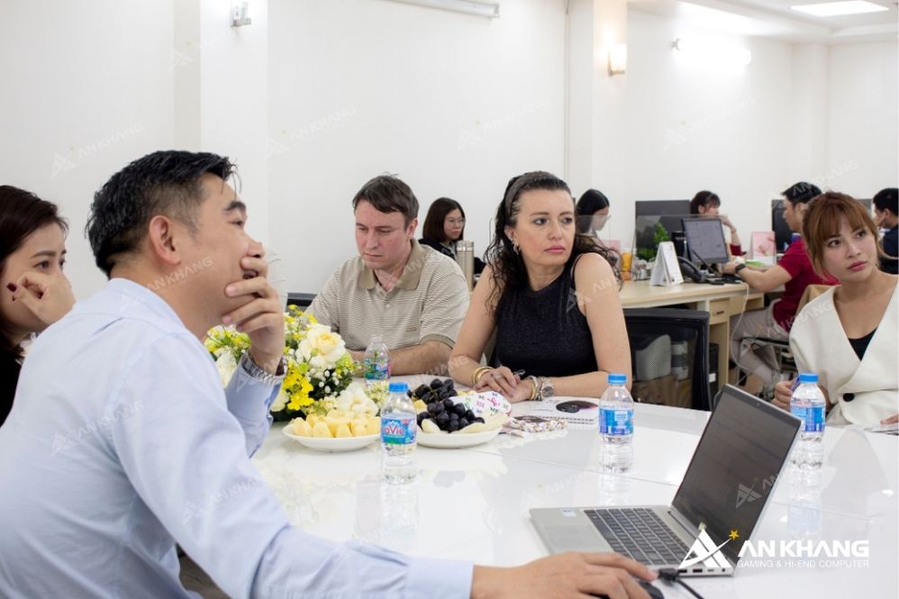 Đại diện An Khang và Logitech đã có những trao đổi chuyên sâu về chiến lược kinh doanh và chiến lược hợp tác giữa hai bên