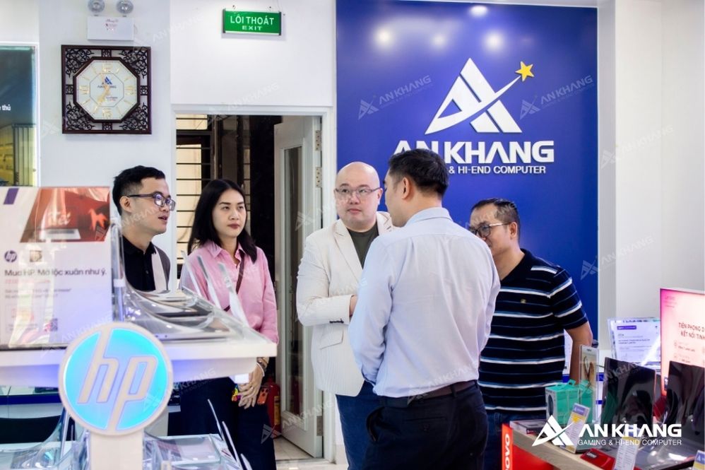 Ông Phạm Anh Dậu đang giới thiệu chiến lược kinh doanh An Khang đang triển khai