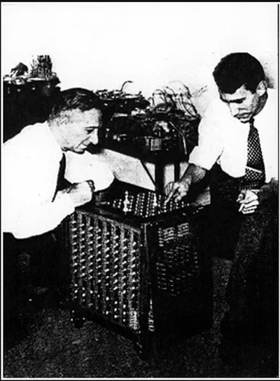 Claude Shannon xuất bản bài báo “Lập trình máy tính để chơi cờ”, đây là bài báo đầu tiên thảo luận về sự phát triển của chương trình máy tính có thể chơi cờ.