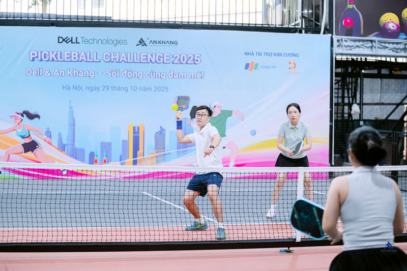 Không chỉ là đối thủ, các VĐV còn là những người bạn, đối tác đã cùng nhau tạo nên một giải đấu đáng nhớ. Tinh thần giao lưu, gắn kết luôn được đặt lên hàng đầu.