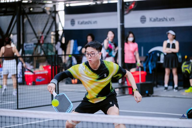 Sự tập trung cao độ trong từng pha cầu. Các vận động viên đã thể hiện kỹ thuật và tinh thần quyết tâm cao, mang lại những trận đấu chất lượng.