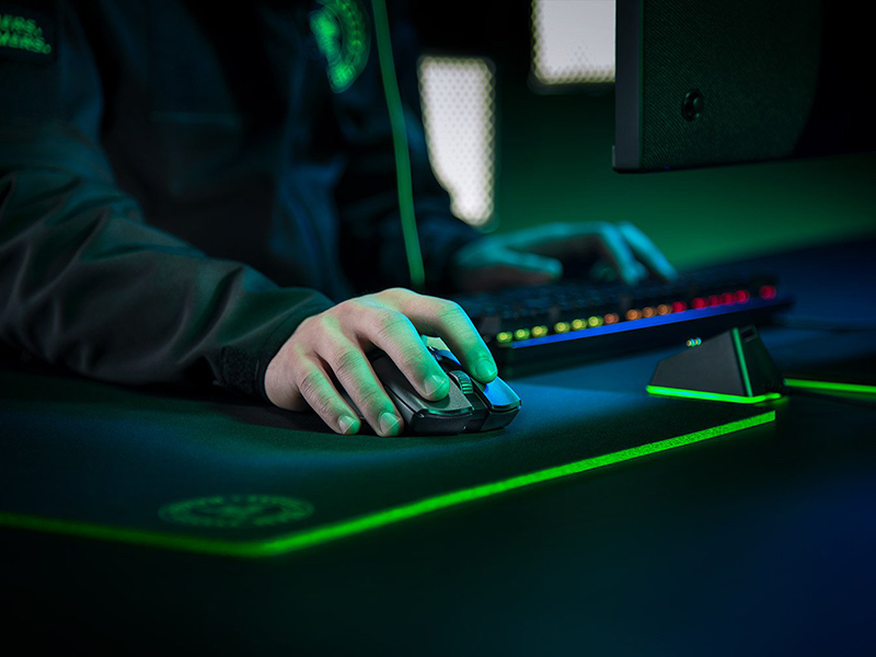 Chuột vi tính Razer Viper Ultimate - Wireless - Charging Dock (RZ01-03050100-R3A1)